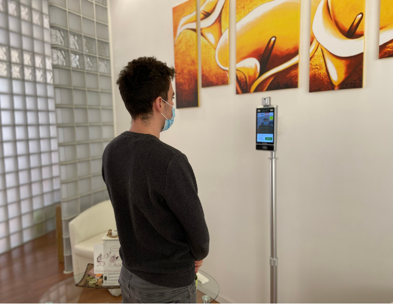 Rilevazione Presenze Termoscanner riconoscimento biometrico timbra cartellino badge tessere NFC marcatempo digitale wi-fi sim card timbratura controllo accessi personale EcosAgile